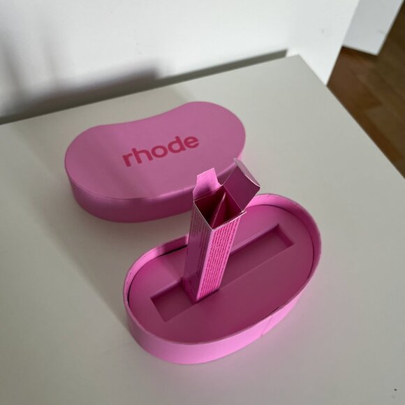 rhode skin peptide lip treatment in 'jelly bean' in limited-edition box - Picture 6 of 7